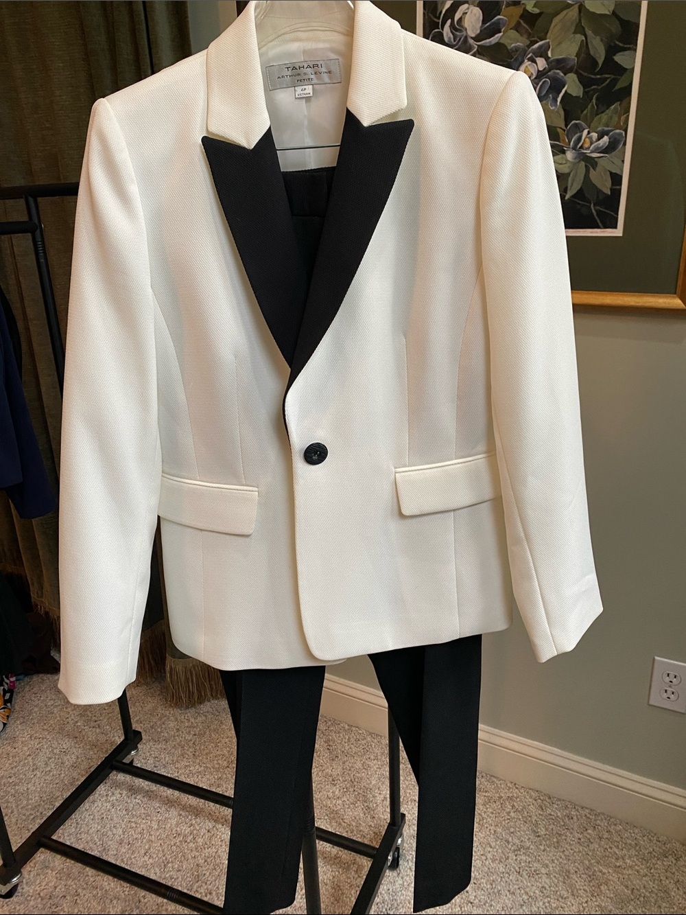 TAHARI White Blazer with Black Lapel - Women's Tailored Suit